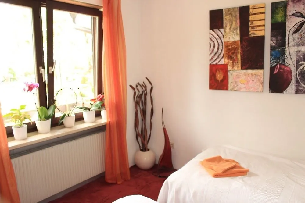 Frühstückspension Bed And Breakfast Zeevat München
