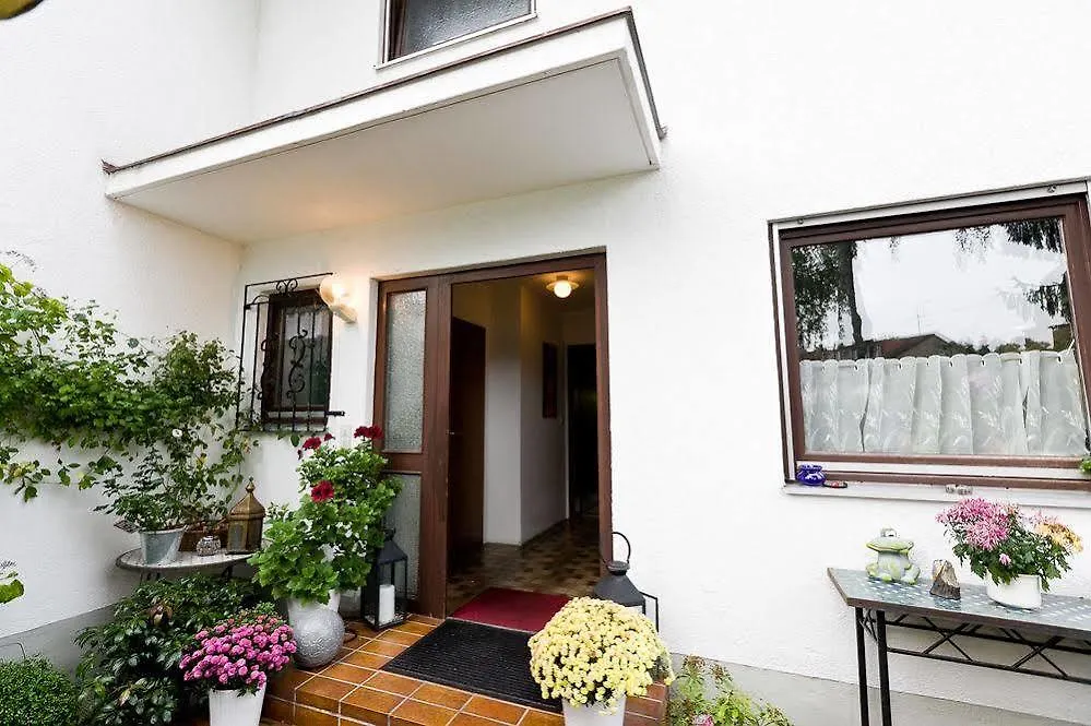 Frühstückspension Bed And Breakfast Zeevat München